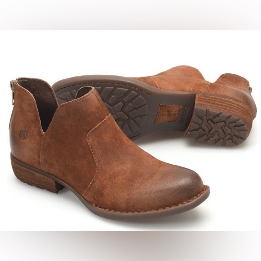 NEW Born Kerri Booties in Rust Tobacco Distressed. Size 8 1/2 Medium. NEW!